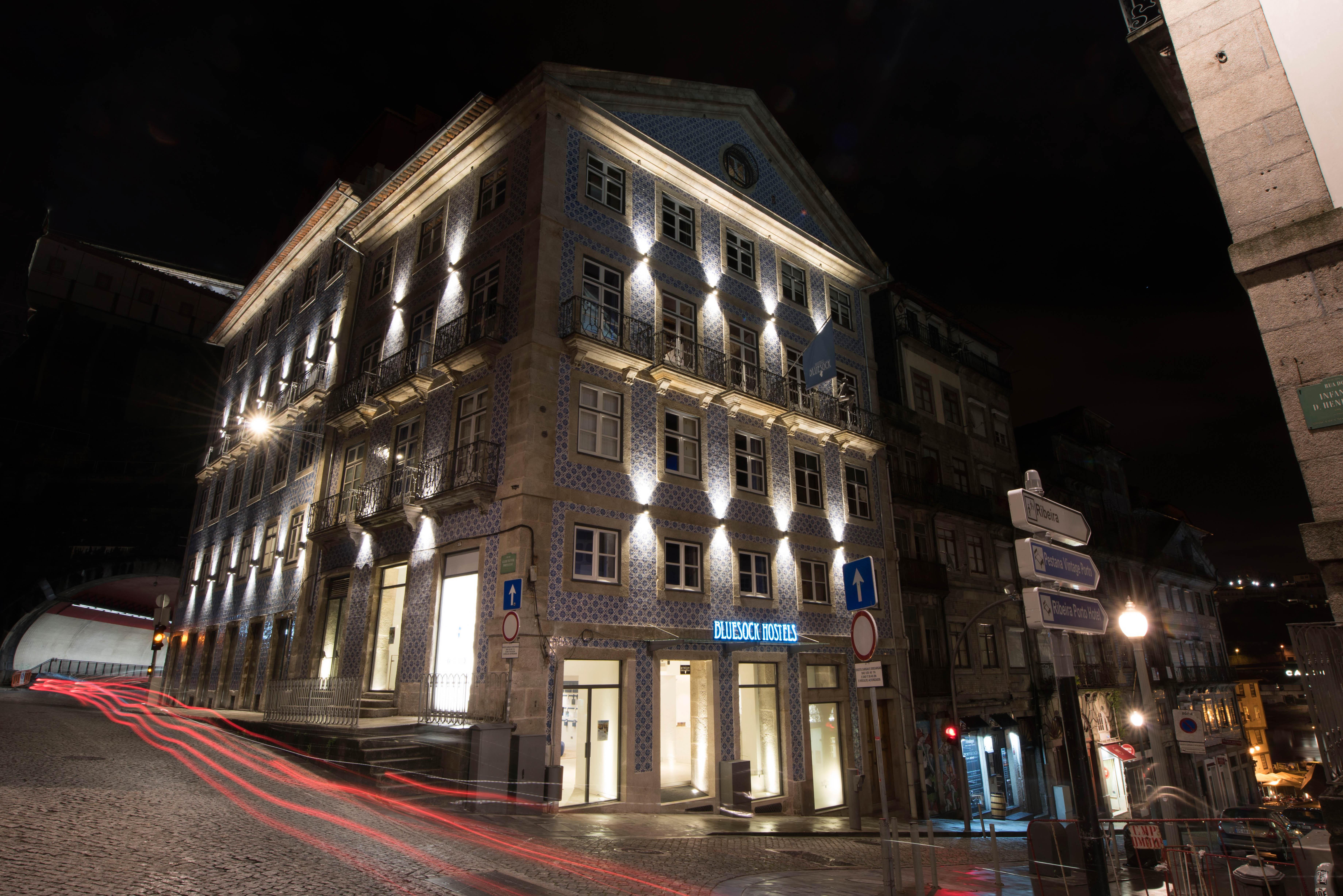 บลูซ็อค โฮสเทล ปอร์โต ภายนอก รูปภาพ The headquarters of the Portuguese Football Federation in Lisbon