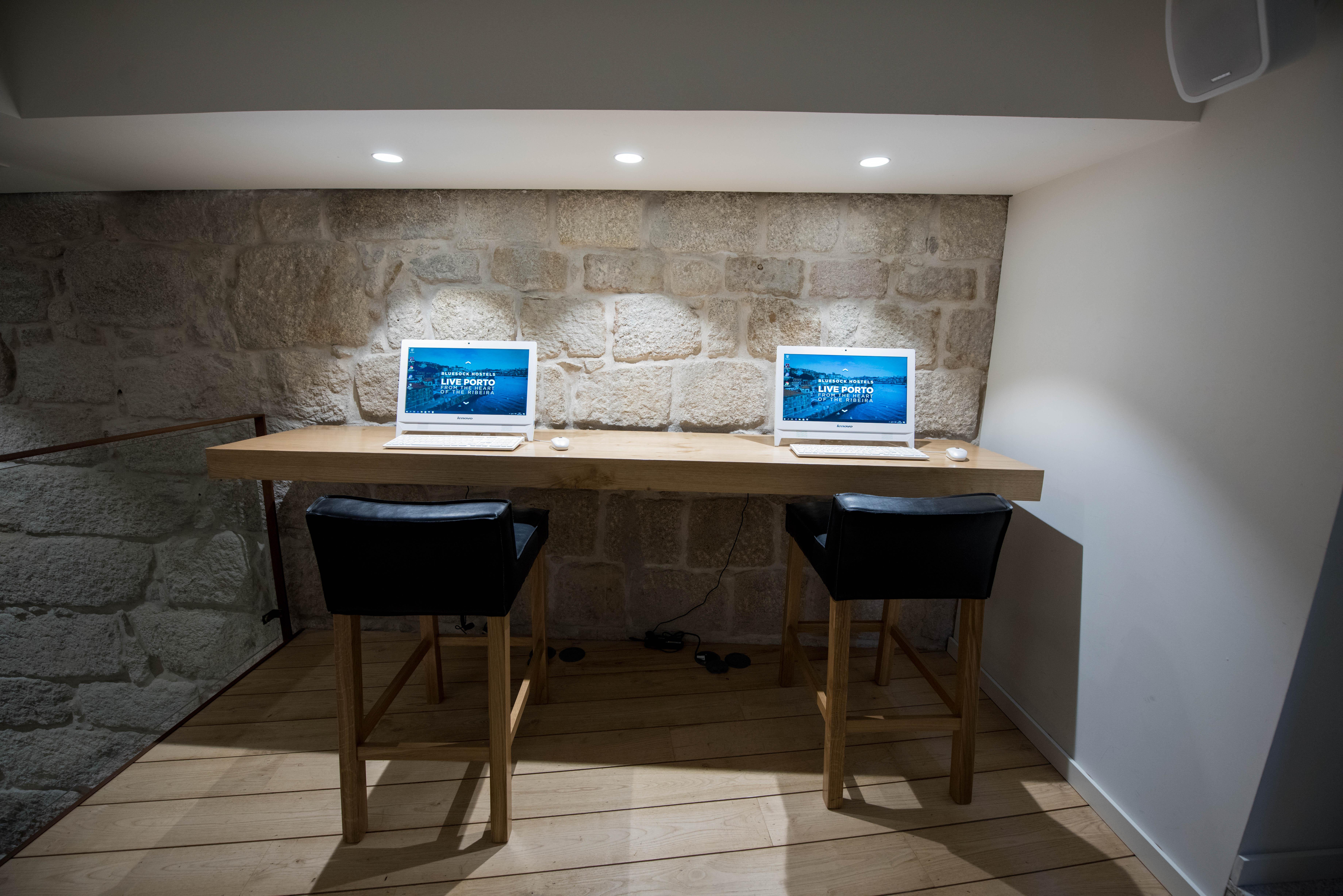 บลูซ็อค โฮสเทล ปอร์โต ภายนอก รูปภาพ The Internet Café at the Museum of the History of the Portuguese Jews