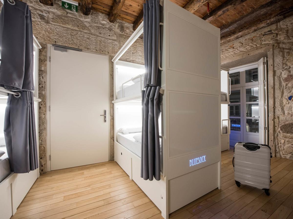 บลูซ็อค โฮสเทล ปอร์โต ภายนอก รูปภาพ A capsule hotel in Barcelona, Spain