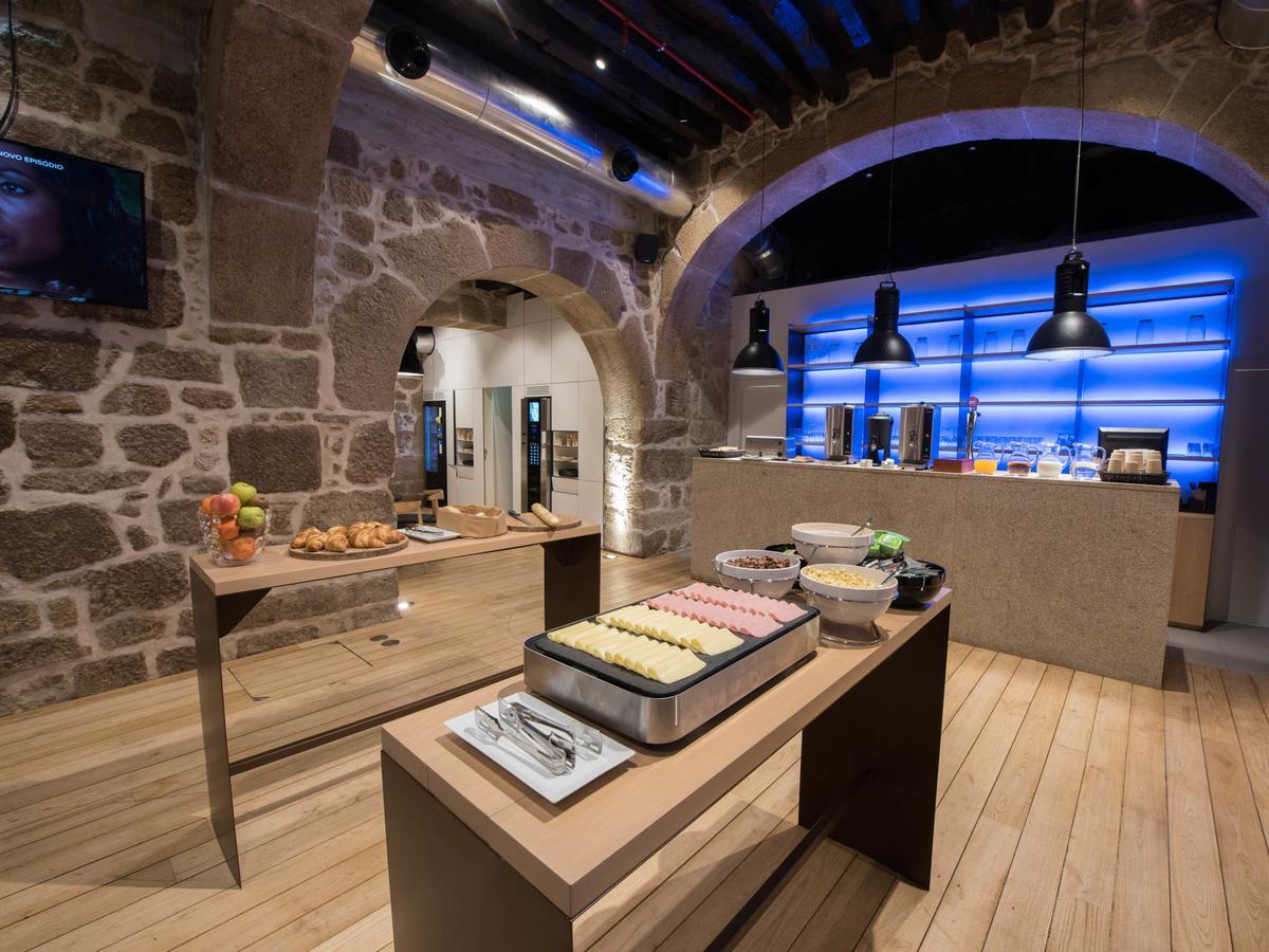 บลูซ็อค โฮสเทล ปอร์โต ภายนอก รูปภาพ The interior of the restaurant